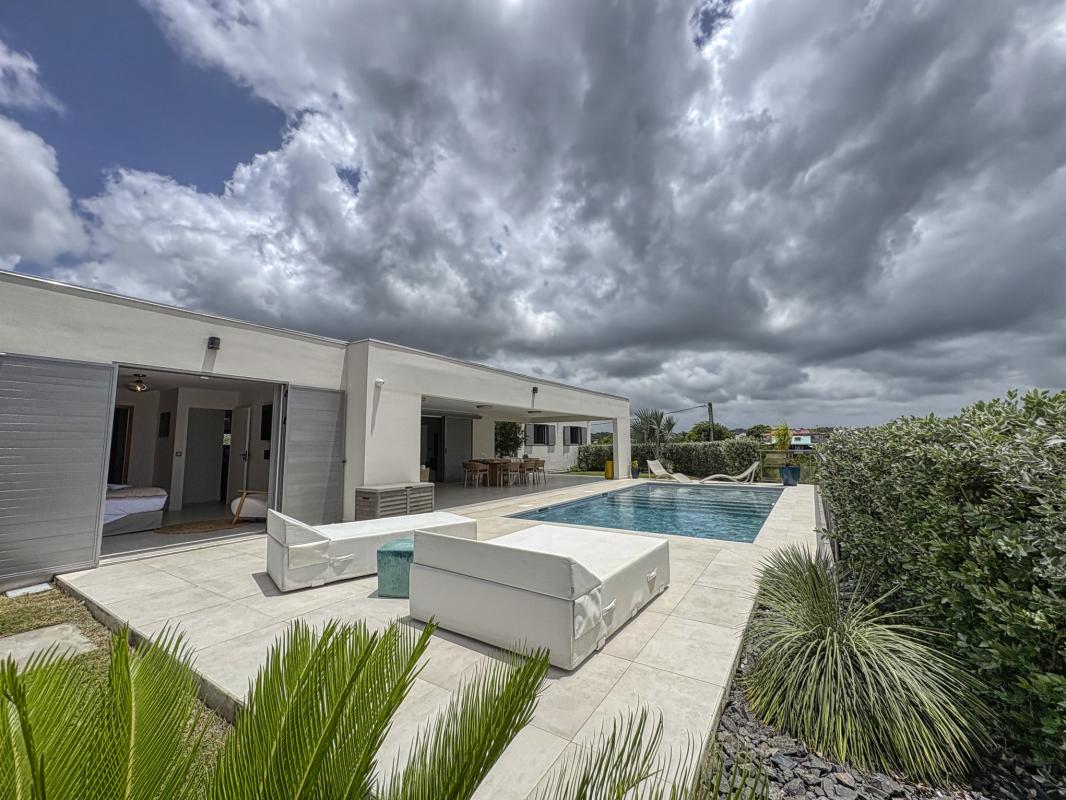 3.Location villa piscine Gosier Guadeloupe_Vue Ensemble